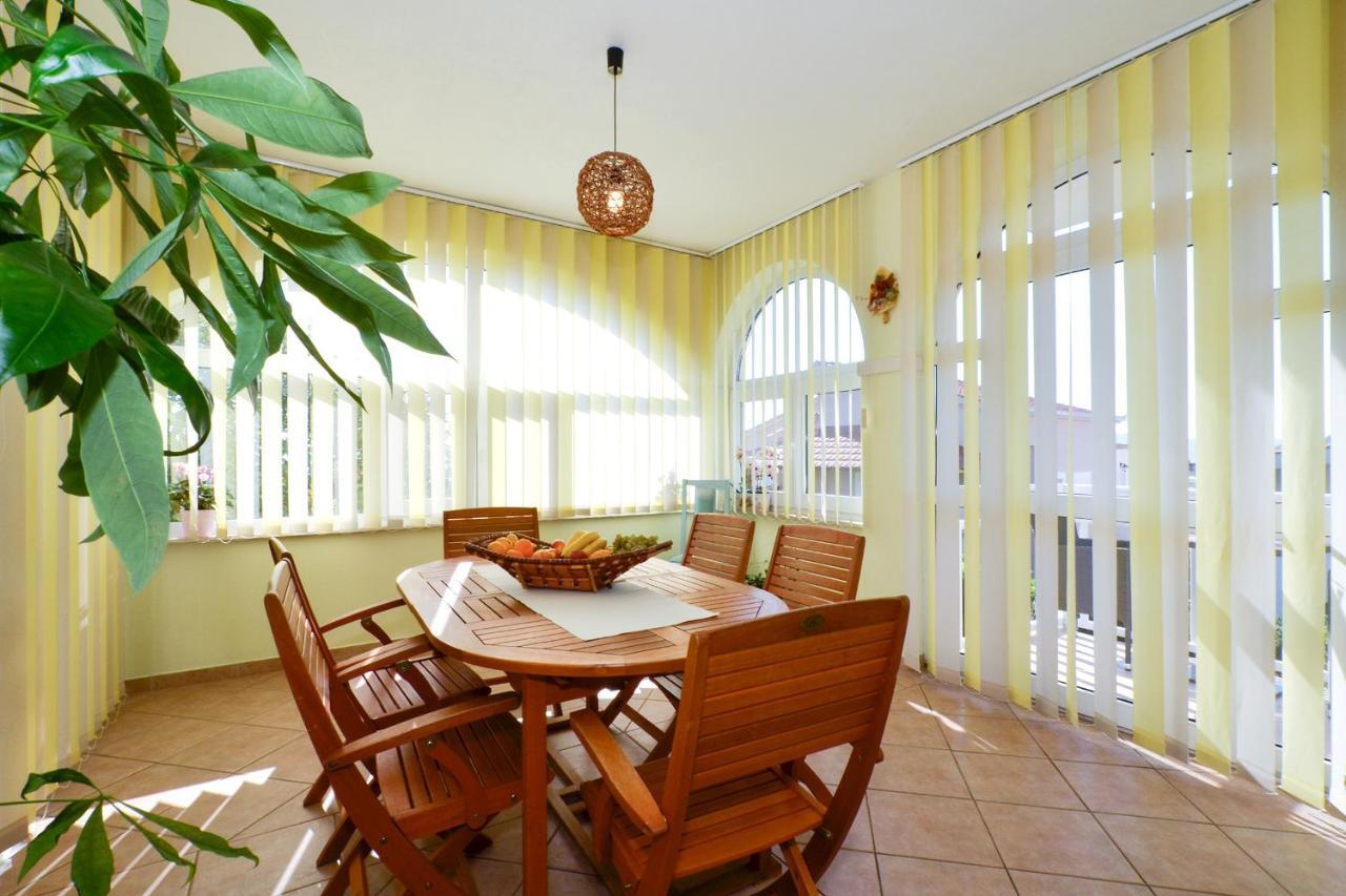 Apartment Una Seget Vranjica Exterior photo