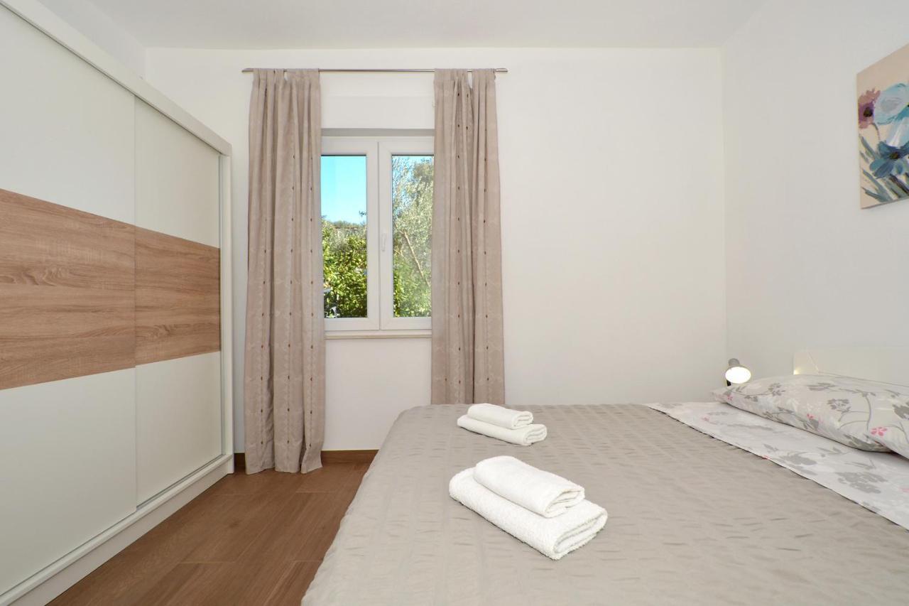 Apartment Una Seget Vranjica Exterior photo